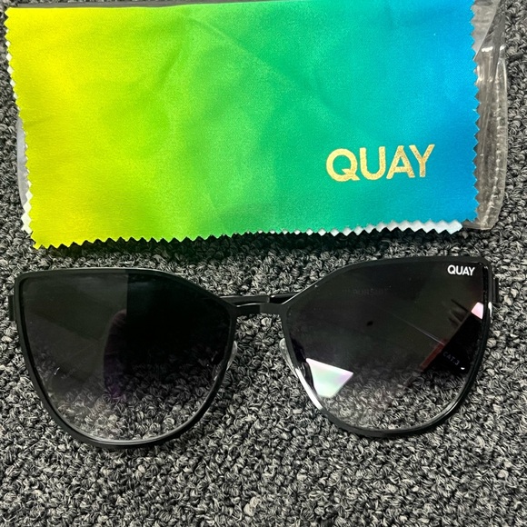Quay Australia Accessories - Quay Australia Black Cat-Eye Sunglasses-great condition